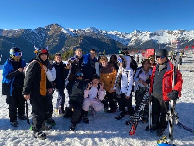 All students smiling on the ski trip